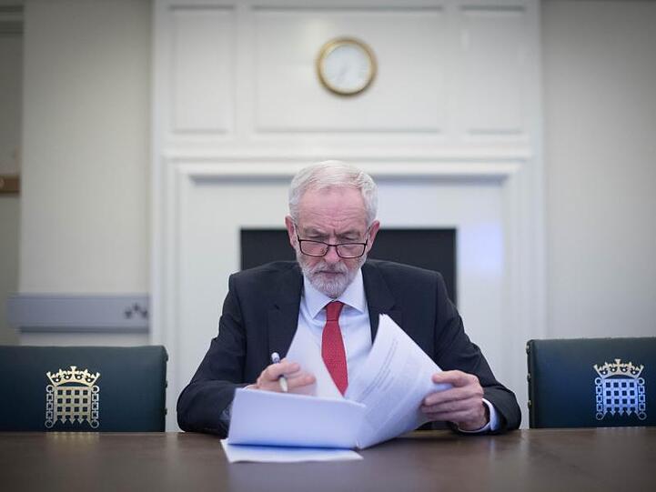 May wird sich mit Oppositionschef Jeremy Corbyn zusammensetzen.