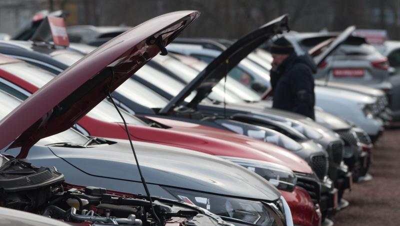 Neu- und Gebrauchtwagen bei einem Autohändler. - Interesse ja, Kauf eher nicht: Alternative Antriebe spielen auf deutschen Straßen nach wie vor nur eine kleine Rolle. Neu- und Gebrauchtwagen bei einem Autohändler. - Interesse ja, Kauf eher nicht: Alternative Antriebe spielen auf deutschen Straßen nach wie vor nur eine kleine Rolle.