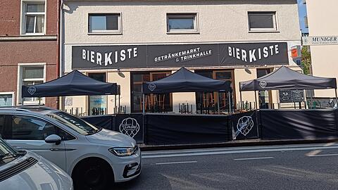 Die Bierkiste ist in einem kleinen alten Haus untergebracht.