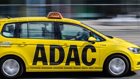 Elektroautos brauchten 2024 sehr viel seltener Hilfe von den Pannenhelfern des ADAC. (Archivbild)