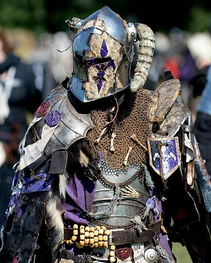 Rund 8000 Menschen treffen sich zum interaktiven Rollenspiel "ConQuest of Mythodea". Sehen Sie hier einige Bilder aus dem Jahr 2013