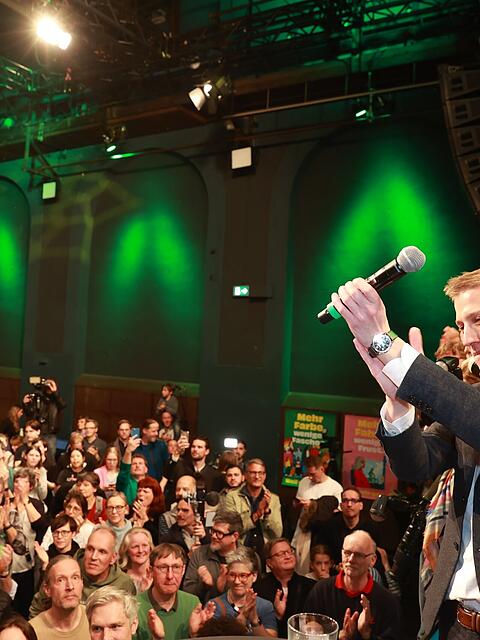Der Jubel und die Freude bei den Gr&uuml;nen ist am Wahlsonntag in der Muffathalle gro&szlig; gewesen: Ihr Kandidat Dominik Krause hat es geschafft. Er wird M&uuml;nchner Oberb&uuml;rgermeister.