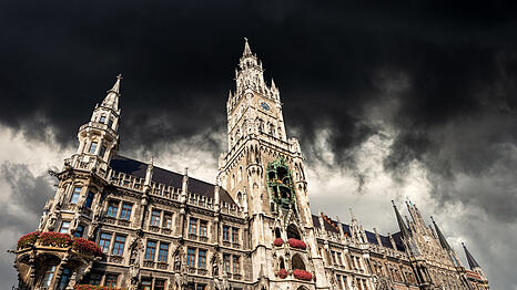 Schwere Wolken &uuml;ber dem Rathaus: Wie konnten die Daten von 120.000 M&uuml;nchnern von hier nach au&szlig;en dringen?