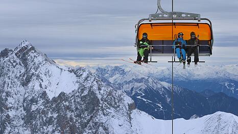 Bald startet der Skibetrieb auch an der Zugspitze. (Archivbild)