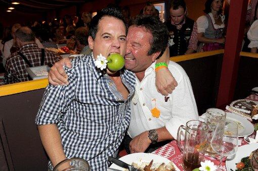 ...wie man auch bei Schlagerstar Gregor Glanz und Manager Günther Textor beobachten kann. Na dann Prost!
