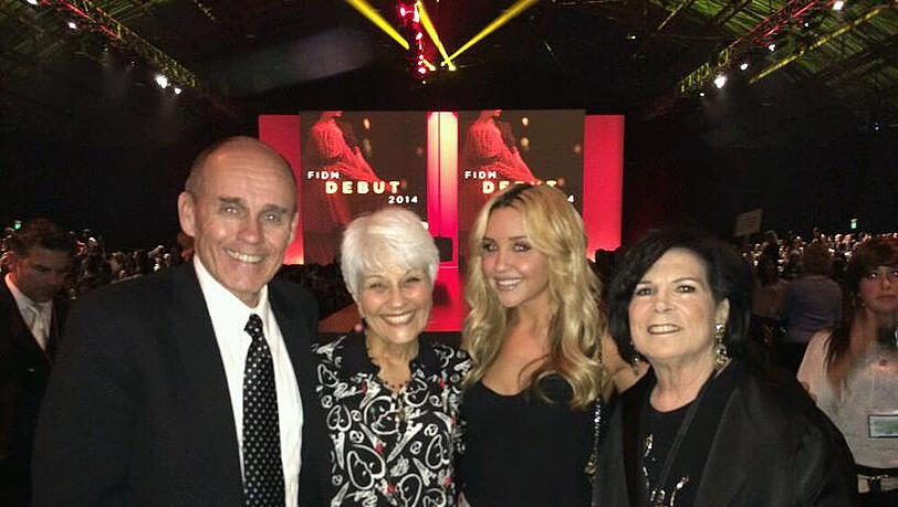 Amanda Bynes mit ihrer Familie auf der FIDM Debut Runway Show Amanda Bynes mit ihrer Familie auf der FIDM Debut Runway Show
