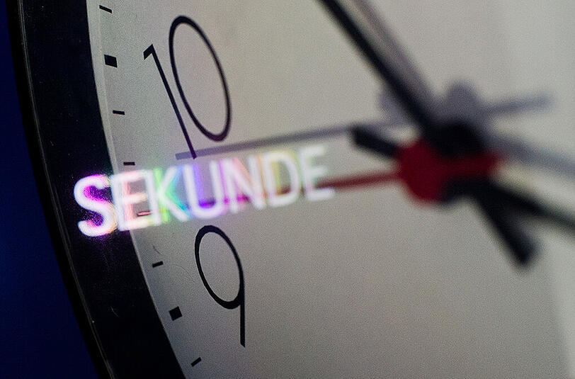 Das Einschieben der Schaltsekunde in der Nacht zum Mittwoch hat in Deutschland keine technischen Schwierigkeiten bereitet.