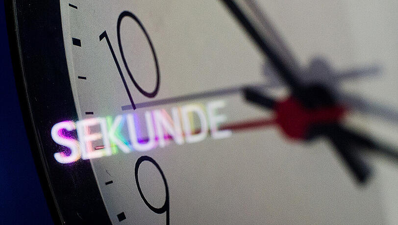 Das Einschieben der Schaltsekunde in der Nacht zum Mittwoch hat in Deutschland keine technischen Schwierigkeiten bereitet. Das Einschieben der Schaltsekunde in der Nacht zum Mittwoch hat in Deutschland keine technischen Schwierigkeiten bereitet.