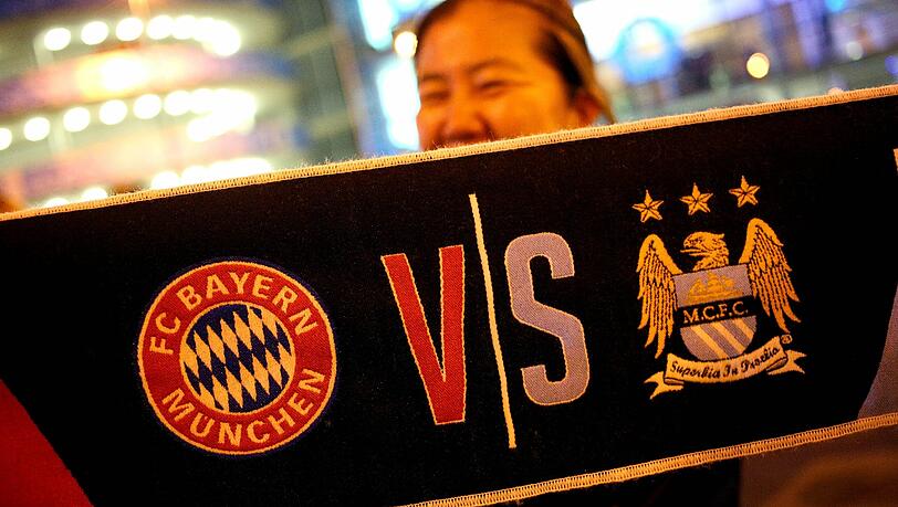 Ein Spielschal eines früheren Aufeinandertreffens der Bayern und ManCity. Ein Spielschal eines früheren Aufeinandertreffens der Bayern und ManCity.
