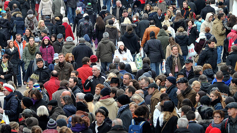 Eine hohe Geburtenrate und massiver Zuzug: Immer mehr Menschen leben in München. (Archivbild)