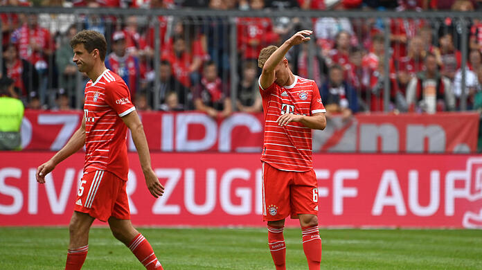 Zwei Anführer, die dem FC Bayern aktuell fehlen: Thomas Müller (l.) und Joshua Kimmich haben wegen ihrer Corona-Infektion das Spiel gegen Viktoria Pilsen verpasst.