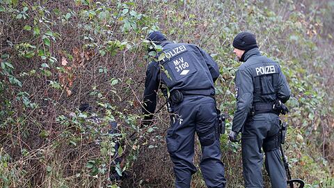 Nach Auskunft von Staatsanwaltschaft und Polizeipräsidium Rostock waren rund 20 Beamte im Einsatz.