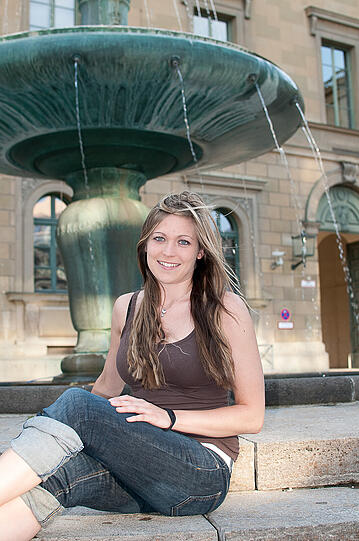 MANUELA JACQUELINE RIMBACH: Manuela Jacqueline arbeitet als Kundenberaterin in einem Vergleichsportal.