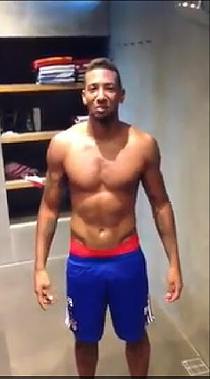 Jerome Boateng und die Ice Cube Challenge. Er nominiert Mesut Özil, Micah Richards und Lukas Podolski.