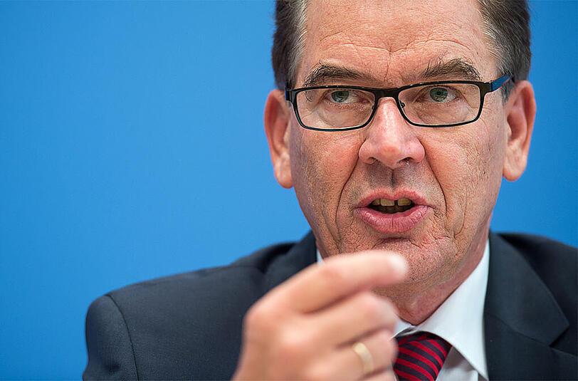 CSU-Minister Gerd Müller: "Der überwiegende Teil derer, die bei Pegida demonstrieren, sind keine Rassisten".