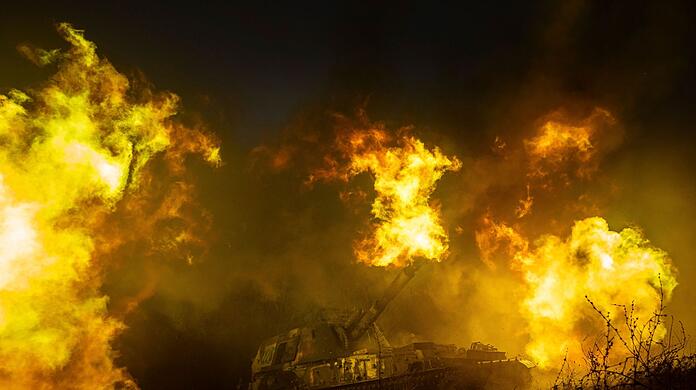 Die Ukrainer hoffen auf ein siegreiches Jahr 2023, Russland setzt derweil "Kamikaze"-Drohnen ein.