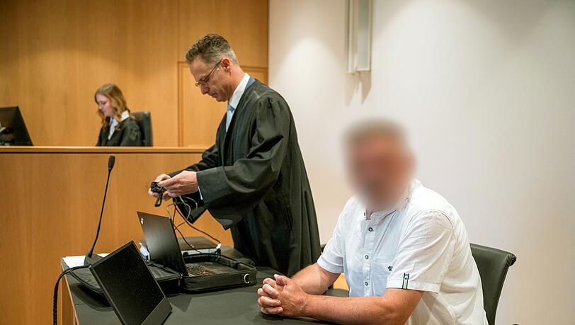 Die Ermittlungen gegen den 64-Jährigen waren wegen eines mutmaßlich beleidigenden X-Posts über den ehemaligen Bundeswirtschaftsminister Robert Habeck (Grüne) in Gang gekommen.