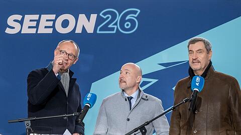 F&uuml;r die CSU ist Merz der richtige Kanzler zur L&ouml;sung der innen- und au&szlig;enpolitischen Krisen.