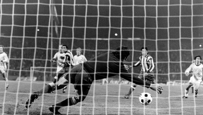 15. Mai 1974: Beim Finale um den Europapokal rettet Hans-Georg Schwarzenbeck den FC Bayern mit seinem Tor ins Wiederholungsspiel.