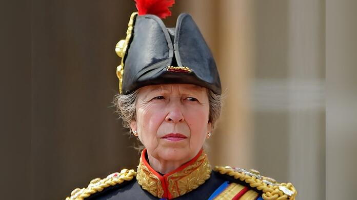 Prinzessin Anne hat die Begeistertung für Pferde von ihrer Mutter geerbt, zuletzt war sie am 15. Juni bei "Trooping the Colour" hoch zu Ross zu sehen.