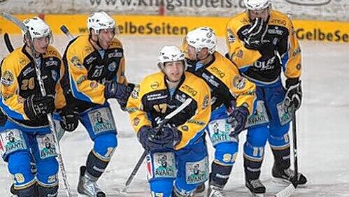 Sechs Siege in sechs Playoff-Spielen: Der EHC München um Stürmer-Star Mike Kompon (vorne). Sechs Siege in sechs Playoff-Spielen: Der EHC München um Stürmer-Star Mike Kompon (vorne).