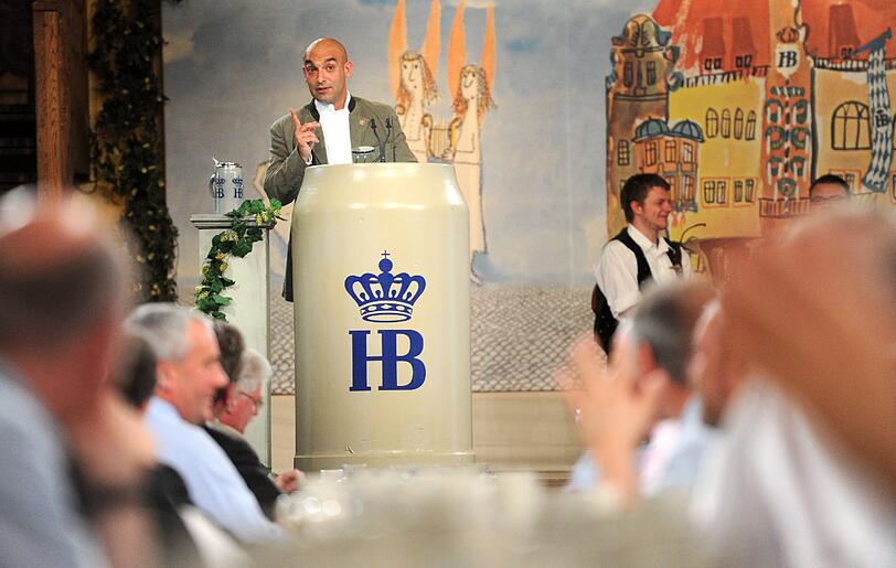 Seine Paraderolle: Der Vollstrecker im Janker. 2007 gab er ein einmaliges
Gastspiel auf dem Nockherberg, jetzt im fünften Jahr beim Maibock-Anstich im Hofbräuhaus.