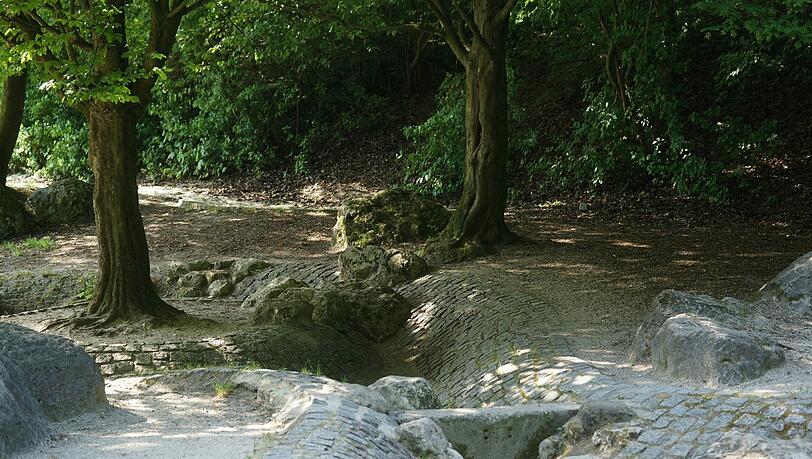 Denn der Spielplatz ist (zwangsweise) trockengelegt. Denn der Spielplatz ist (zwangsweise) trockengelegt.