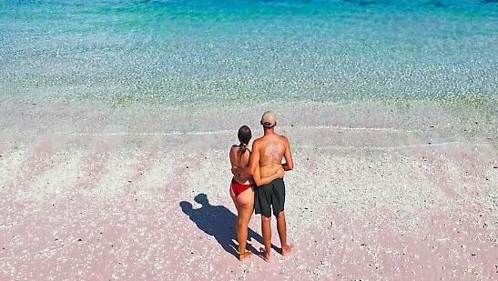 Der "Pink Beach" auf der Insel Komodo. Sie gehört zu Indonesien.