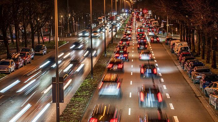 Auf der Landshuter Allee werden die Grenzwerte für Stickstoffdioxid überschritten.  Die Stadt muss daher ihr Dieselfahrverbot verschärfen.