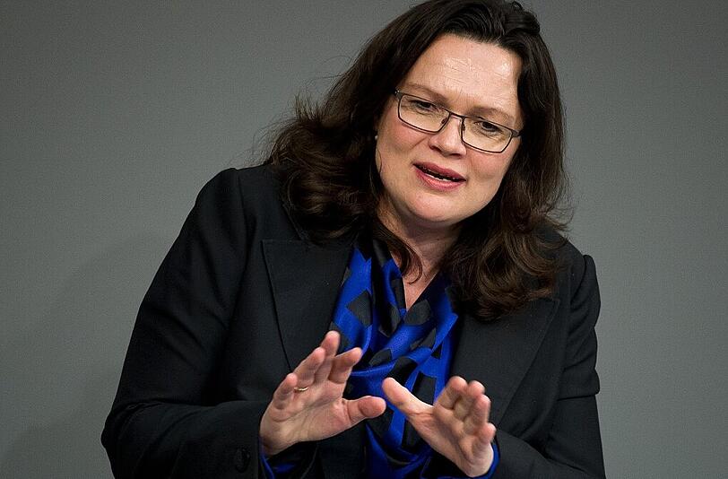Andrea Nahles will die Entlassung älterer Arbeitnehner "für Unternehmen unattraktiv machen" - sonst könnte es eine Vorruhestandswelle geben.