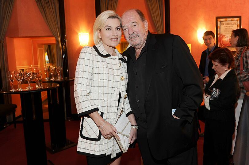 Ralph Siegel und Frau Kriemhild bei der Premiere der Komödie "Omma Superstar" im Bayerischen Hof in München.