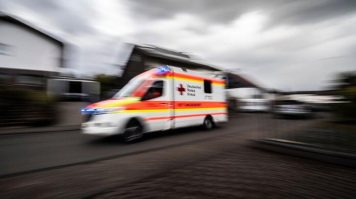 Die Rentnerin konnte erfolgreich reanimiert werden und kam zur weiteren Behandlung in eine Münchner Klinik. (Symbolbild)