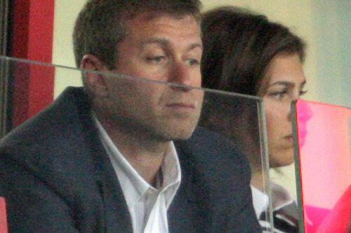 Selbst für Superreiche wie Roman Abramowitsch (l.) wird der Profifußball allmählich zu teuer.