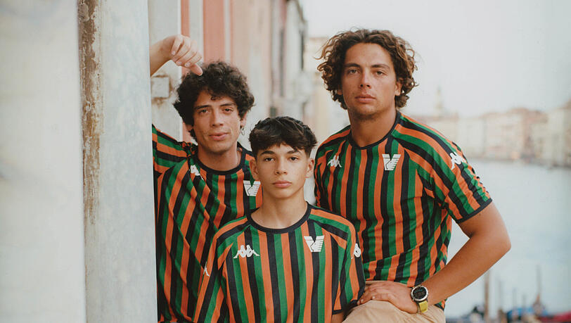 Mehr als ein Trikot: Die Jerseys des FC Venedig wurden zum Modestück. Mehr als ein Trikot: Die Jerseys des FC Venedig wurden zum Modestück.