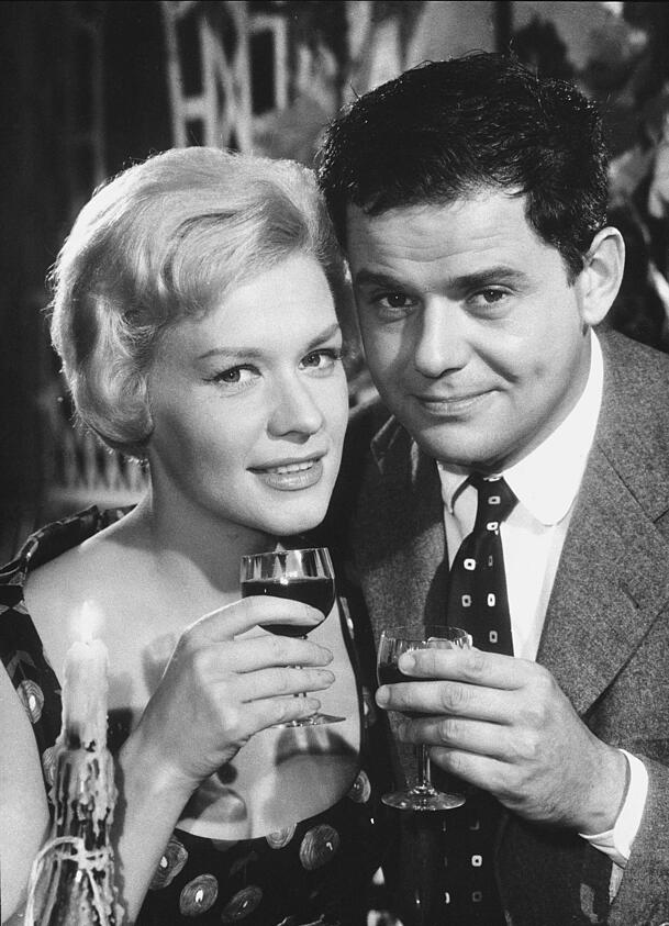 Ingrid van Bergen 1959 mit Kollege Walter Giller in dem Film "Rosen für den Staatsanwalt".