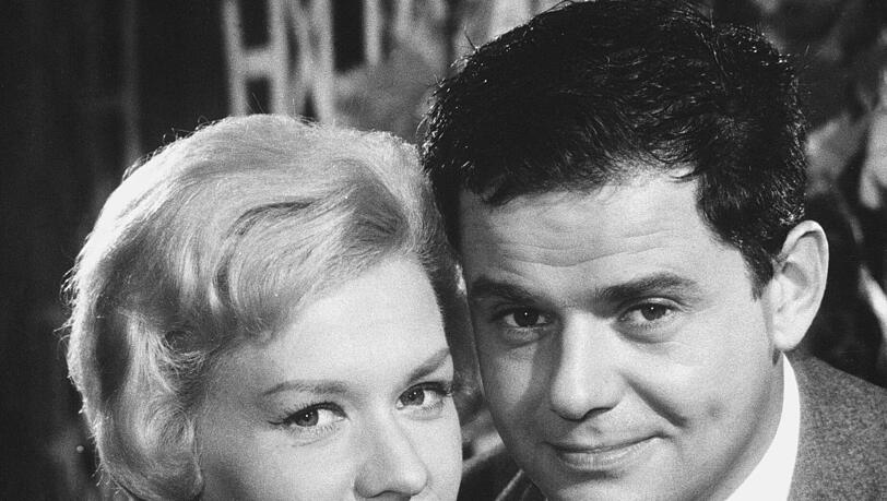 Ingrid van Bergen 1959 mit Kollege Walter Giller in dem Film "Rosen für den Staatsanwalt". Ingrid van Bergen 1959 mit Kollege Walter Giller in dem Film "Rosen für den Staatsanwalt".