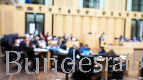 Die Länder fordern in mehreren Initiativen neue Regeln etwa zum Jugendschutz.