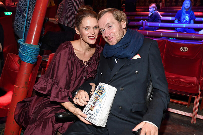 Samuel Koch kam in Begleitung seiner Frau Sarah Elena. Samuel Koch kam in Begleitung seiner Frau Sarah Elena.