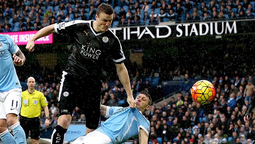 Robert Huth steht derzeit mit Leicester City an der Tabellenspitze der Premier League. Robert Huth steht derzeit mit Leicester City an der Tabellenspitze der Premier League.