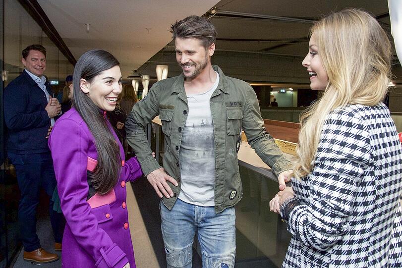 Designerin Anabelle Tsitsin, Thore Schölermann und Freundin Jana Julie Kilka