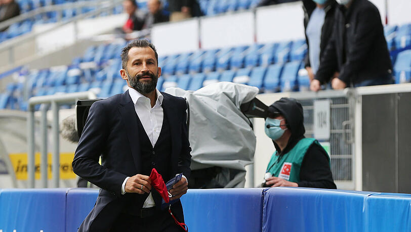 Hasan Salihamidzic, Sportdirektor des FC Bayern, am Rande der Bundesliga-Partie in Hoffenheim (1:4).