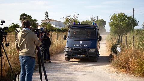 Rund 30 portugiesische Polizisten haben die Suche nach der seit 2007 verschwundenen Madeleine McCann fortgesetzt.