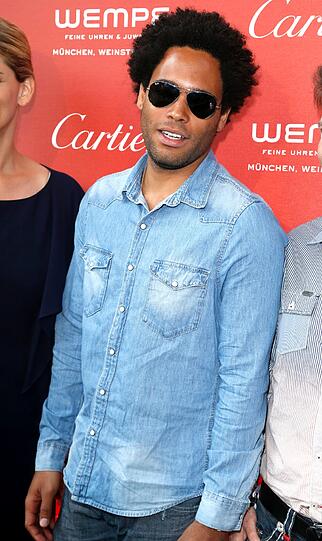 Verblüffende Ähnlichkeit: Das ist nicht Bayern-Star Dante, sondern sein Cousin.