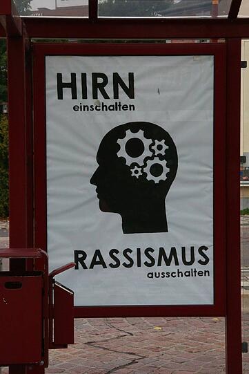Anti-Nazi-Plakate in Freital. Aufgehängt von Dies Irae.