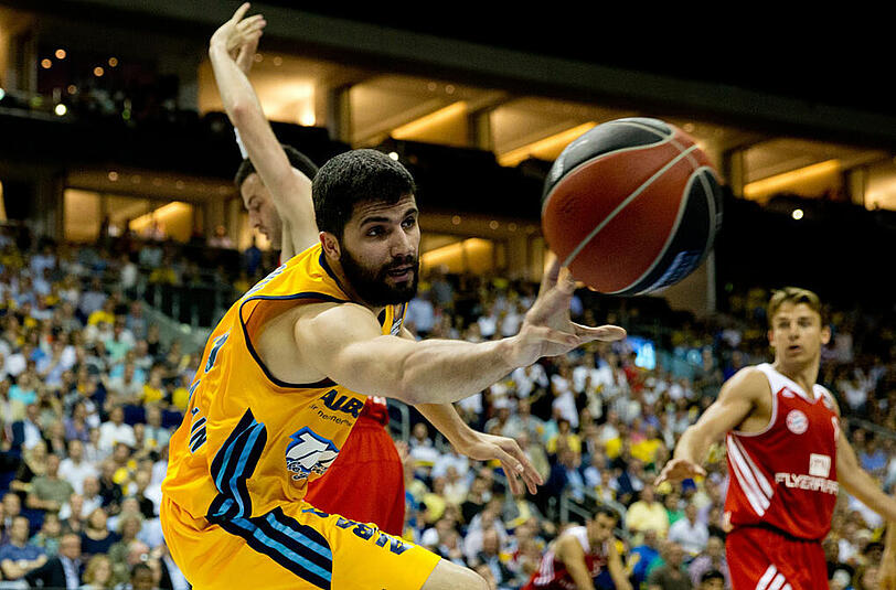 Alba Berlin hat den FC Bayern im zweiten Finalspiel der Basketballbundesliga besiegt.