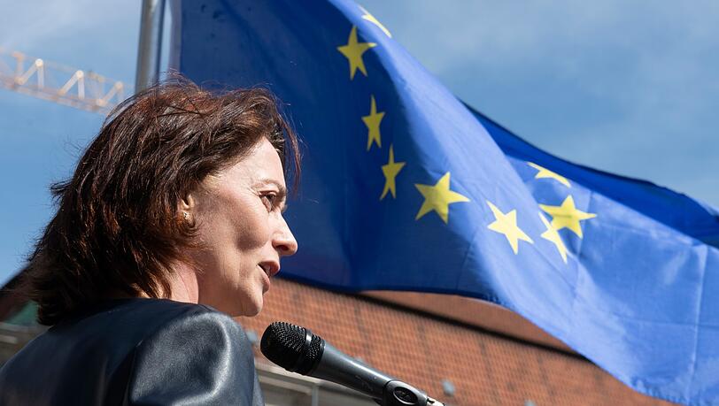 Fordert unter anderem einen europaweiten Mindestlohn: Bundesjustizministerin Katarina Barley bei einer Kundgebung der Bürgerbewegung "Pulse of Europe".