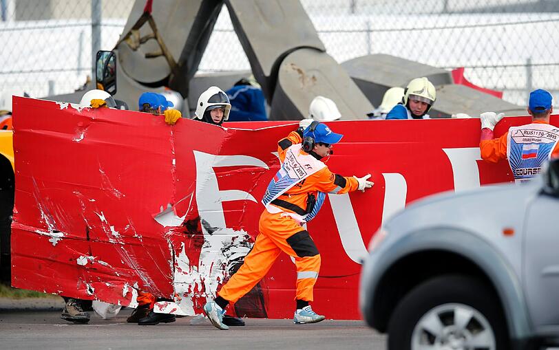 Toro-Rosso-Pilot Carlos Sainz ist in Sotschi verunglückt. Die Bilder.