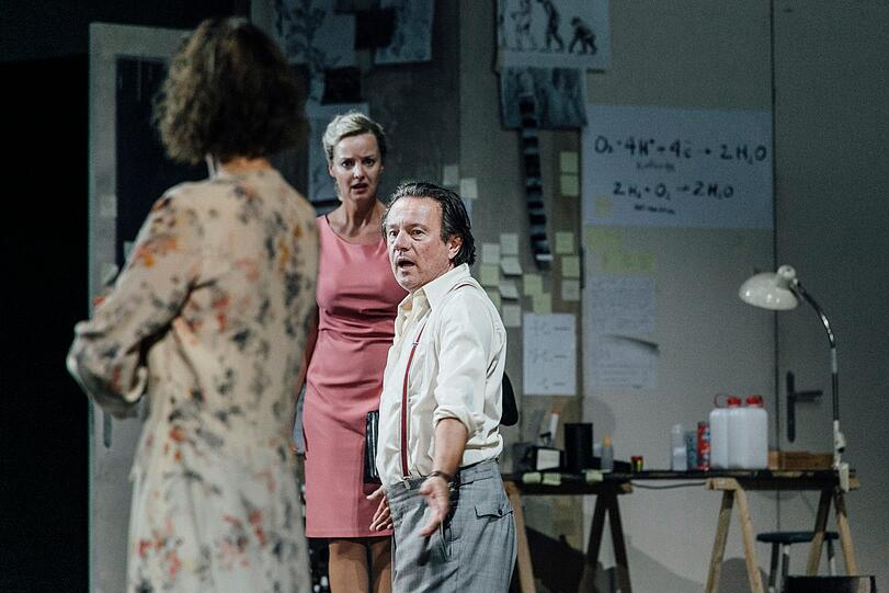 Maxim Gorkis "Kinder der Sonne" im Residenztheater.