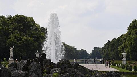 Die Fontäne eines Springbrunens im Schlosspark Nymphenburg. Foto: Felix Hörhager/dpa/Archivbild