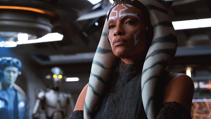 "Star Wars"-Fans erleben in "Ahsoka" Rosario Dawson als Titelfigur Ahsoka Tano.